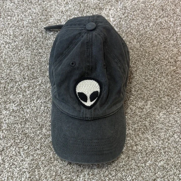 Brandy Melville Grey Alien Baseball Hat - Picture 4 of 4